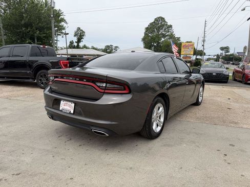 Used 2020 Dodge Charger SXT w/ Leather Interior Group RWD image 5