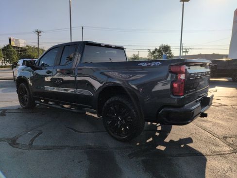 Used 2020 Chevrolet Silverado 1500 Custom w/ Custom Value Package AWD/4WD image 3