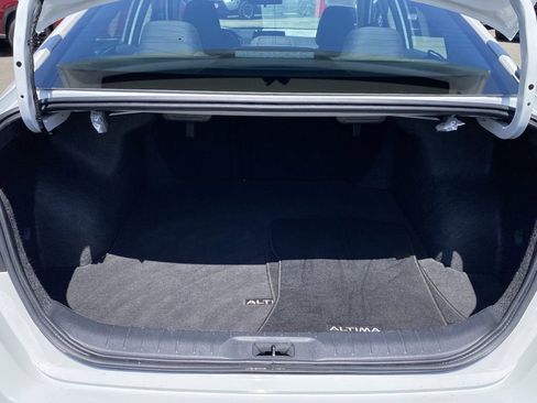 Used 2025 Nissan Altima 2.5 S FWD image 19