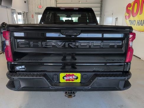 Used 2024 Chevrolet Silverado 1500 Custom AWD/4WD image 3