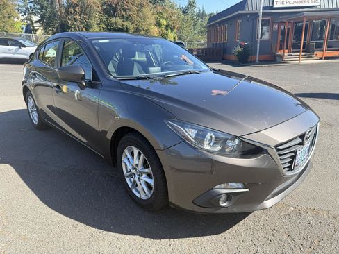 Used 2016 MAZDA MAZDA3 i Touring w/ Popular Equipment Package FWD image 6