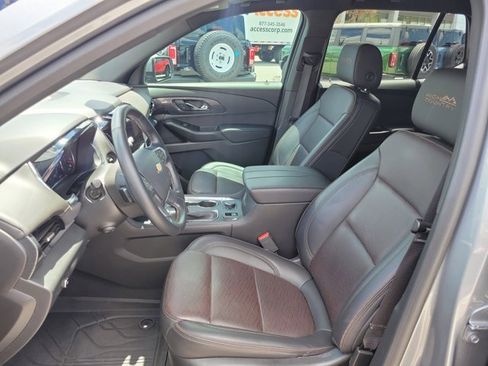 Used 2023 Chevrolet Traverse High Country image 9
