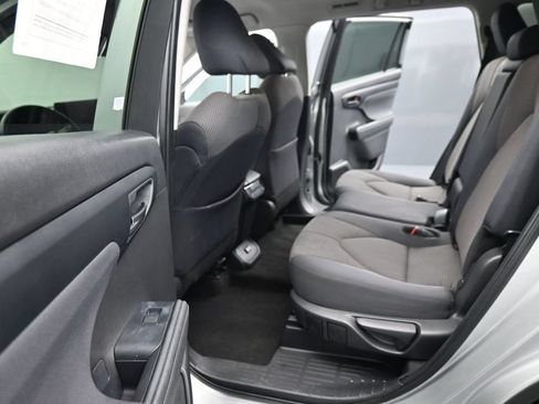 Used 2024 Toyota Highlander LE AWD/4WD image 16