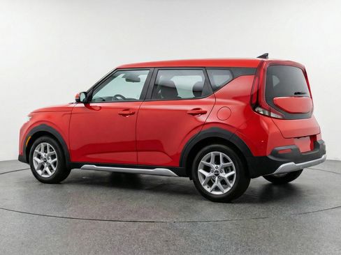 Used 2025 Kia Soul LX w/ LX Technology Package FWD image 6