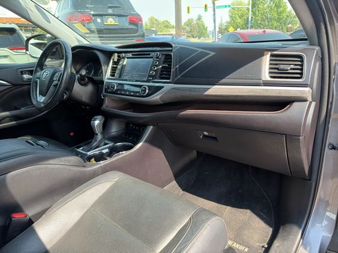 Used 2018 Toyota Highlander Limited AWD/4WD image 23