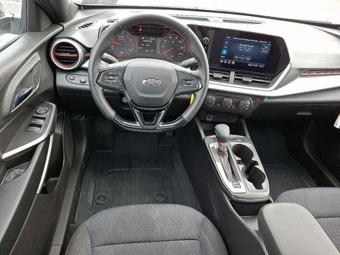 Certified 2025 Chevrolet Trax RS w/ Sunroof Package image 11