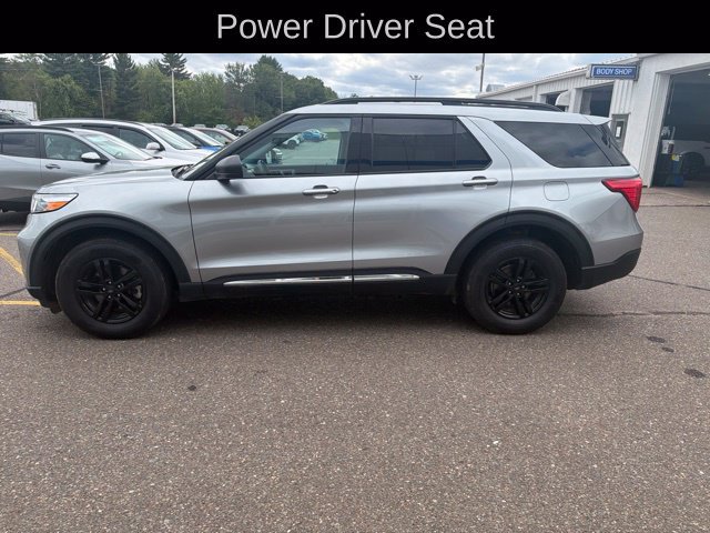 Used 2023 Ford Explorer XLT AWD/4WD image 4