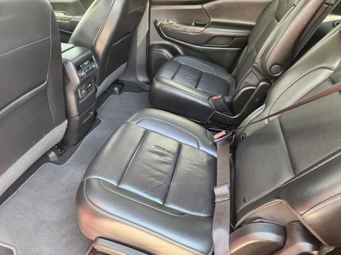 Used 2022 GMC Acadia SLT w/ Elevation Edition FWD image 28