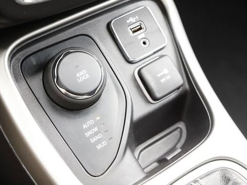 Used 2021 Jeep Compass Latitude AWD/4WD image 27