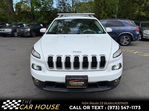 Used 2017 Jeep Cherokee Latitude w/ Comfort & Sound Group AWD/4WD image 12
