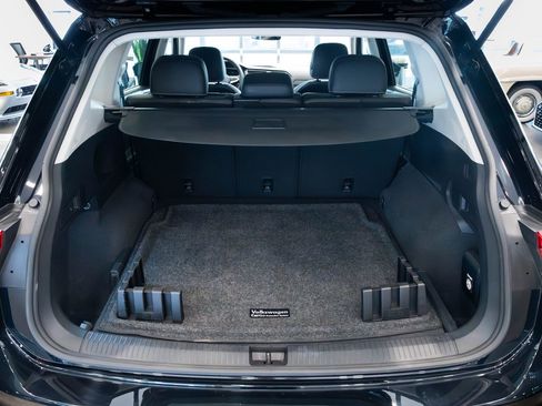 Used 2023 Volkswagen Tiguan SE image 8