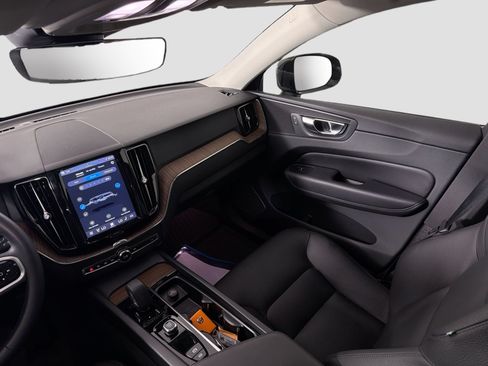 Certified 2023 Volvo XC60 B5 Plus w/ Climate Package AWD/4WD image 23