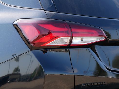 Used 2022 Chevrolet Equinox RS w/ RS Leather Package image 17