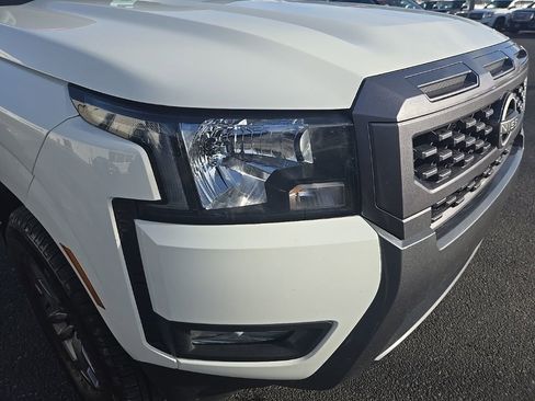 Used 2025 Nissan Frontier SV w/ SV Convenience Package image 31