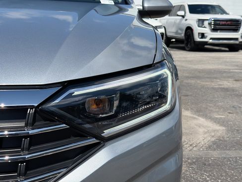Used 2019 Volkswagen Jetta SEL w/ Cold Weather Package FWD image 9