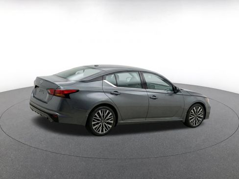 Used 2025 Nissan Altima 2.5 SV FWD image 7