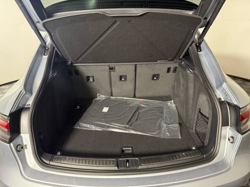 Certified 2026 Porsche Macan AWD/4WD image 17