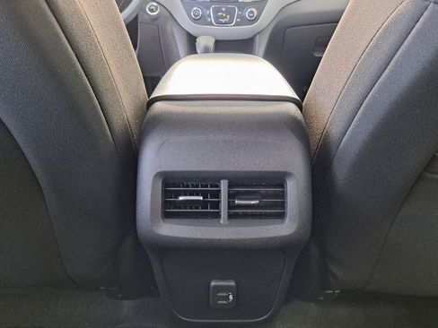 Used 2022 Chevrolet Equinox LS image 29