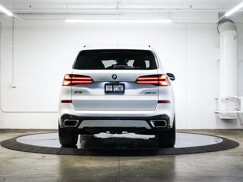 Used 2024 BMW X5 sDrive40i w/ M Sport Package RWD image 5