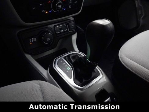 Used 2022 Jeep Renegade Latitude w/ Convenience Group image 27