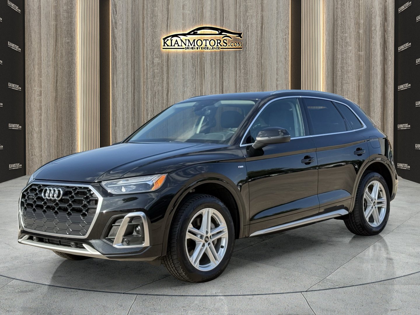 Used 2024 Audi Q5 e Premium w/ Convenience Package AWD/4WD image 3