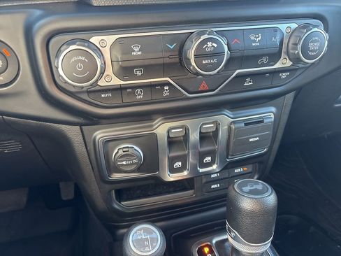 Used 2022 Jeep Wrangler Sport S image 22