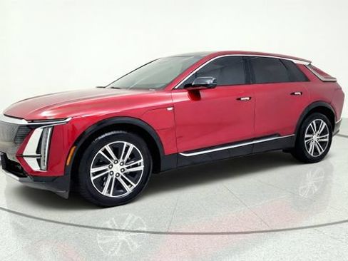 Used 2024 Cadillac Lyriq Luxury AWD/4WD image 4