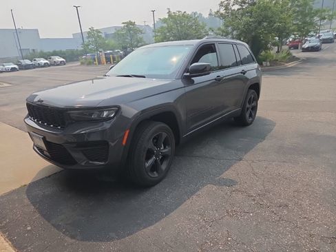 Used 2023 Jeep Grand Cherokee Altitude AWD/4WD image 4