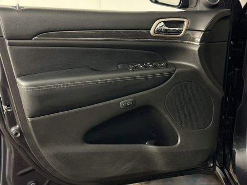 Used 2015 Jeep Grand Cherokee Overland w/ Advanced Technology Group AWD/4WD image 24
