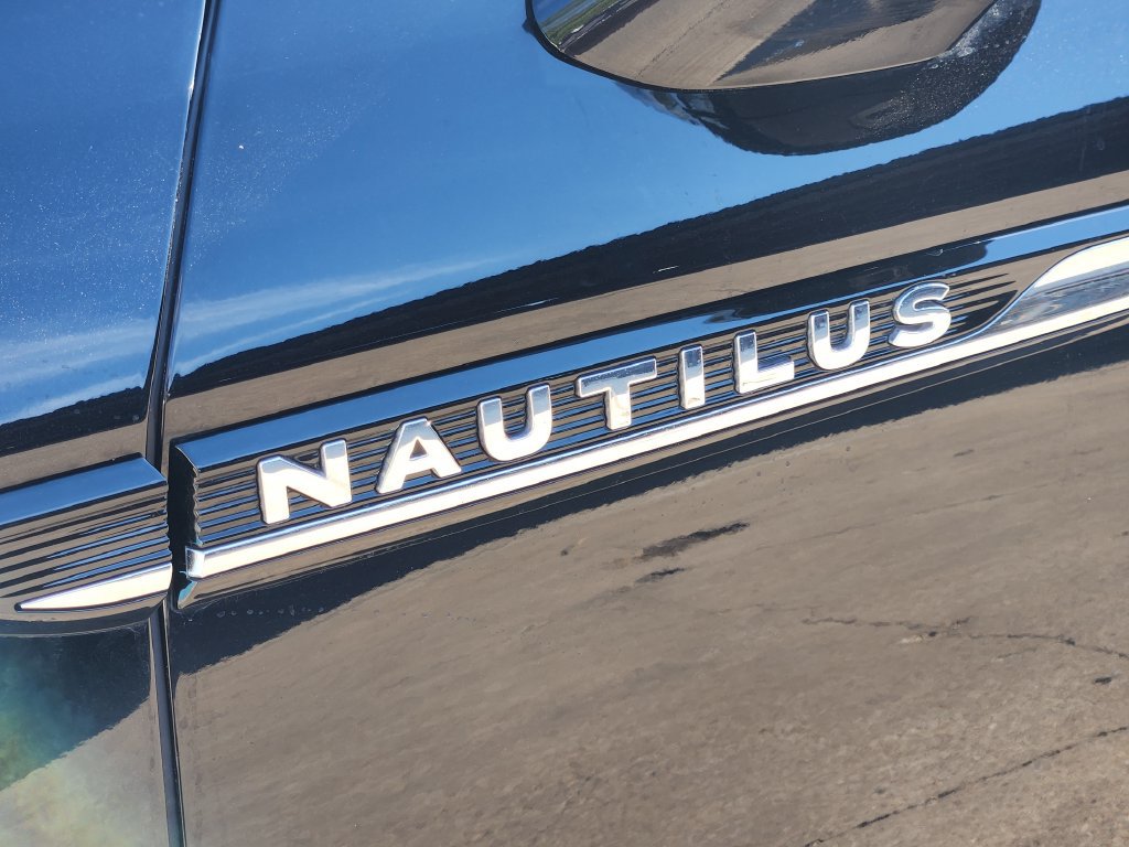 Used 2022 Lincoln Nautilus Reserve w/ Monochromatic Package FWD image 9