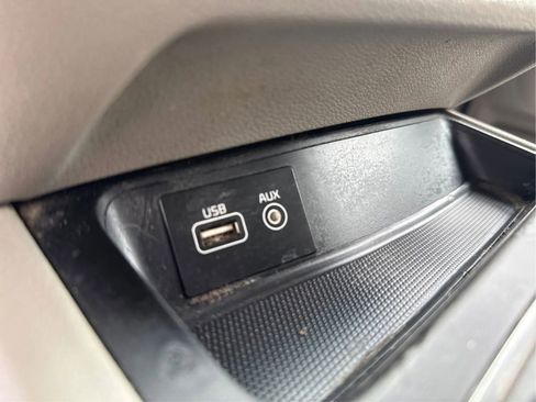 Used 2018 Kia Sedona LX w/ LX Essentials Premium Package image 40