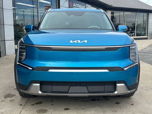 Used 2025 Kia EV9 Wind image 12