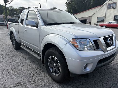 Used 2015 Nissan Frontier PRO-4X AWD/4WD image 8