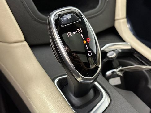 Used 2017 Cadillac XT5 Luxury w/ Driver Awareness Package image 24