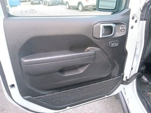 Used 2023 Jeep Wrangler Unlimited Rubicon image 11