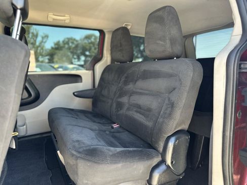 Used 2016 Dodge Grand Caravan American Value Package w/ UConnect Hands-Free Group FWD image 11
