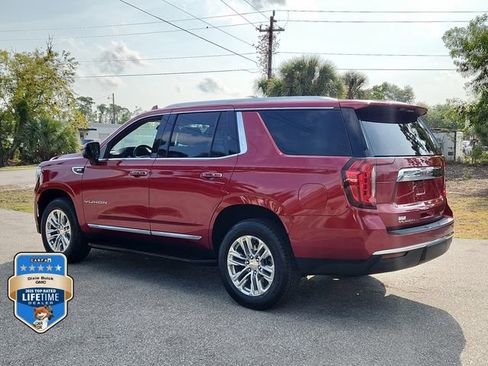 Used 2024 GMC Yukon SLT w/ SLT Luxury Package AWD/4WD image 3