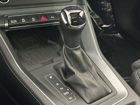 Used 2025 Audi Q3 2.0T Premium w/ Convenience Package image 20