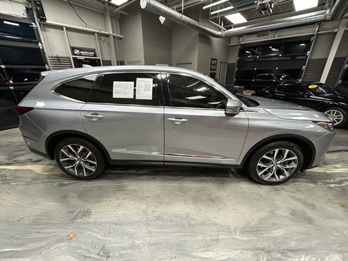 Used 2024 Acura MDX SH-AWD w/ Technology Package image 32