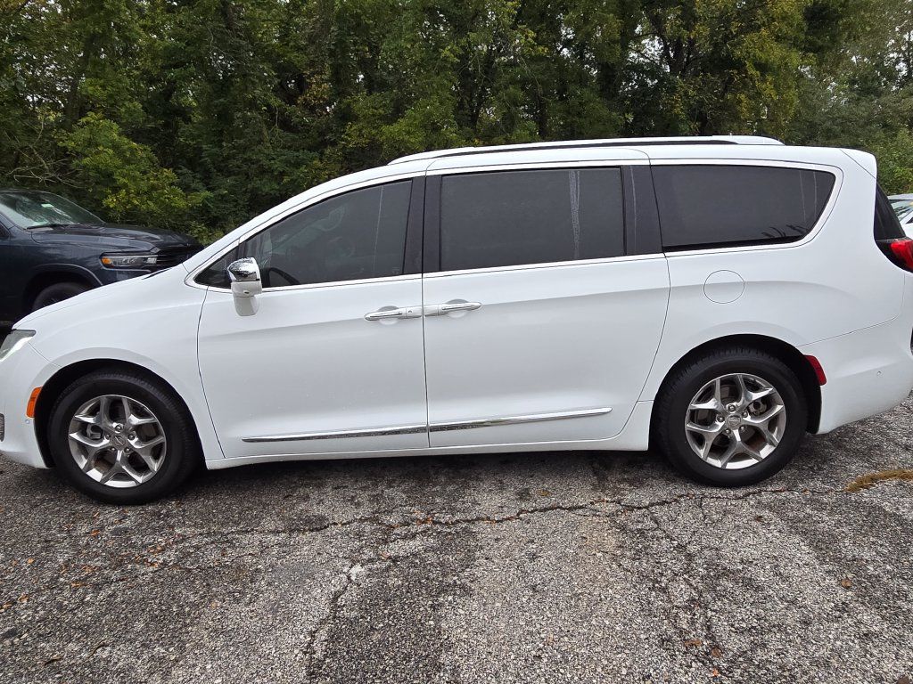 Used 2018 Chrysler Pacifica Limited w/ Advanced Safetytec Group FWD image 3