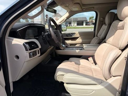 Used 2019 Lincoln Navigator Reserve AWD/4WD image 9