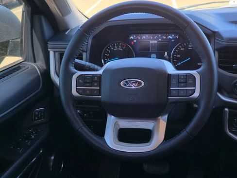Used 2022 Ford Expedition XLT image 14