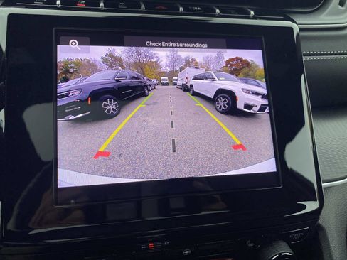 New 2025 Jeep Grand Cherokee Laredo image 11