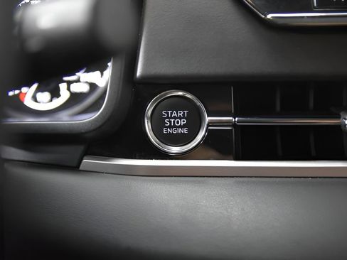 Used 2024 Mitsubishi Outlander SE image 32