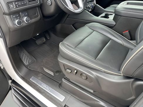 Used 2021 GMC Yukon XL SLT w/ SLT Premium Package image 27