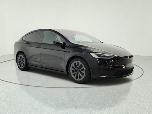 Used 2024 Tesla Model X AWD/4WD image 3