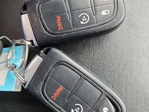 Used 2018 Jeep Cherokee Trailhawk w/ Cold Weather Group image 26