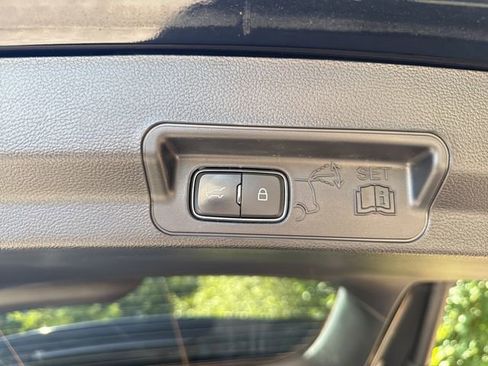 Used 2022 Ford Explorer XLT w/ Equipment Group 202A image 17