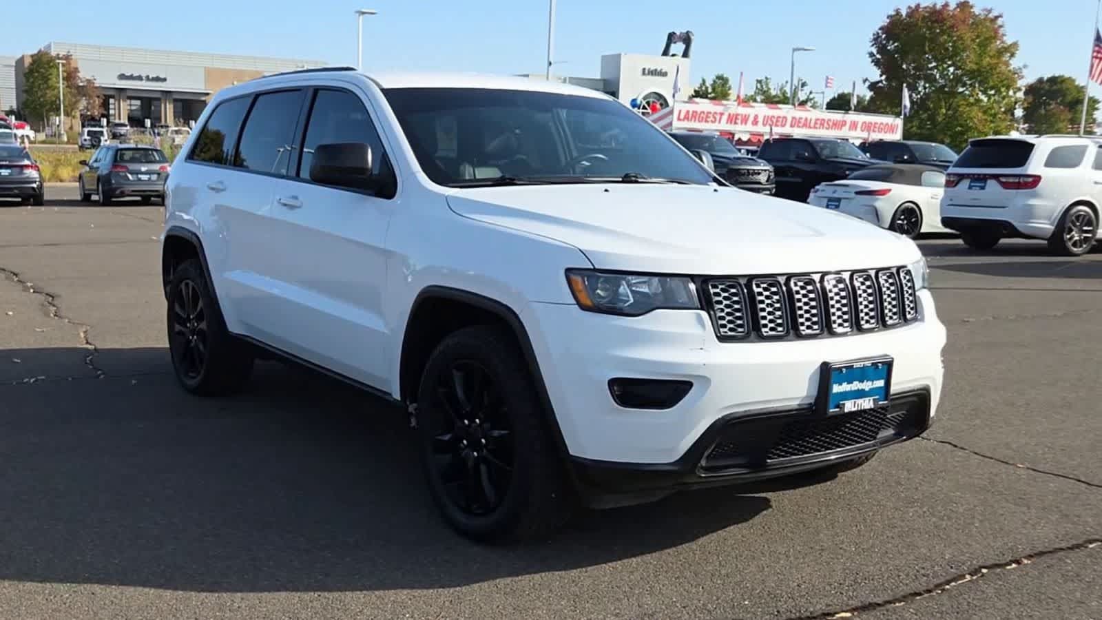 Used 2018 Jeep Grand Cherokee Altitude AWD/4WD image 2
