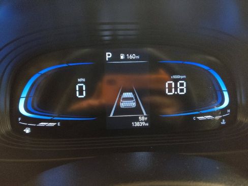 Used 2025 Hyundai Venue SEL FWD image 23